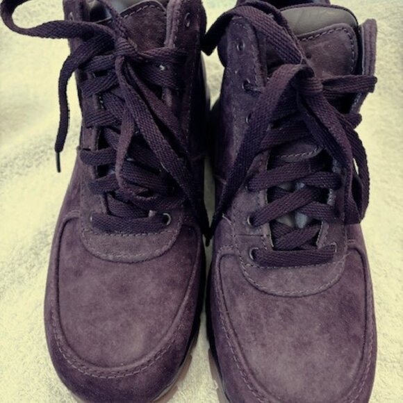 Nike Air Max Goadome SCG boot in deep burgundy suede. Men's Size 6-1/2 NWOT